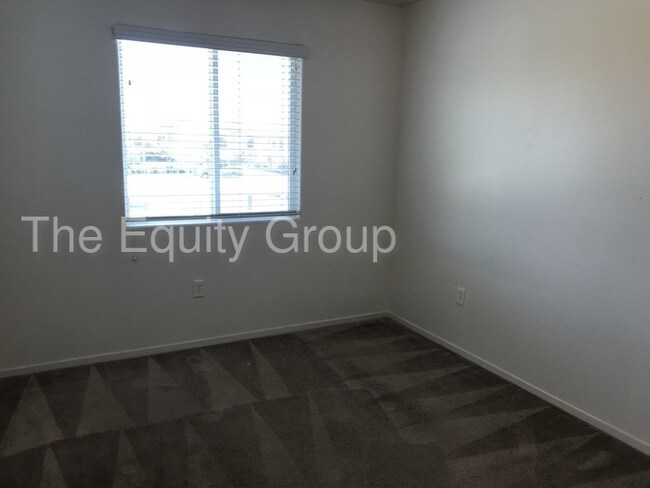 Building Photo - Upstairs unit located in Ashley Square!