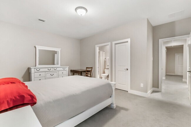 Building Photo - 139 Gildwood Pl