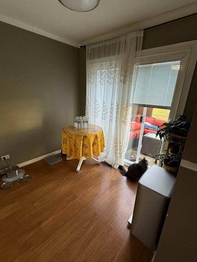 Building Photo - 160 Crescent Ln