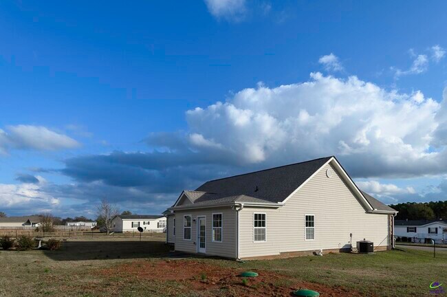 Building Photo - 307 Nile Ln