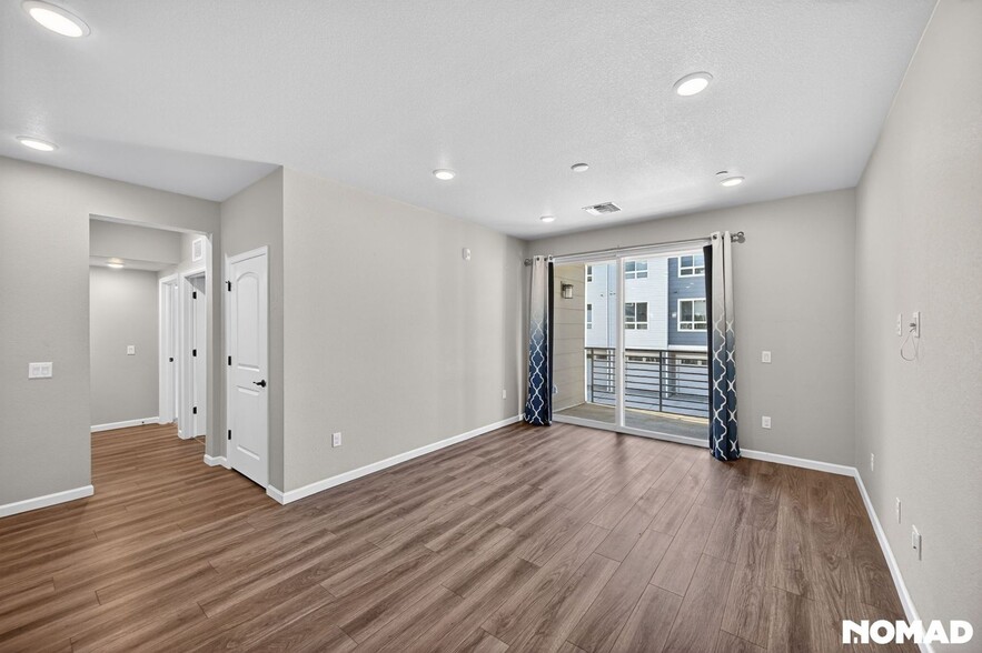 Building Photo - 6153 N Ceylon St