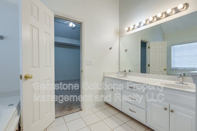 Building Photo - 1035 Watauga Ct