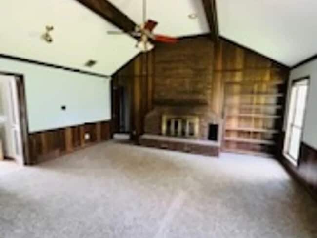 Building Photo - House For Rent