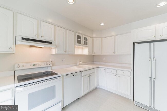 Building Photo - 10 Liberte Ln