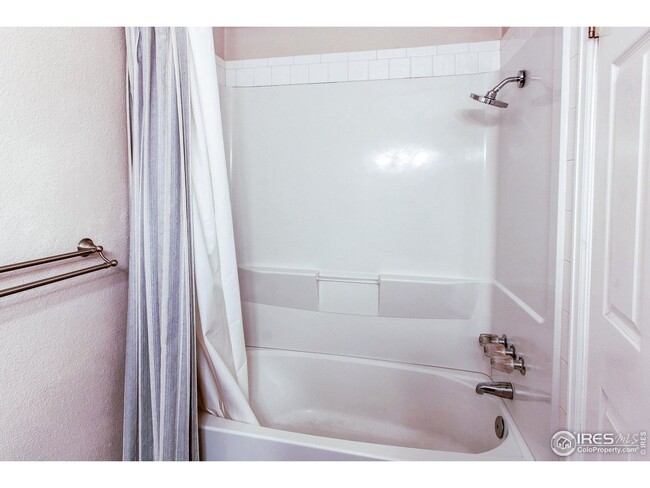 Building Photo - 925 Columbia Rd