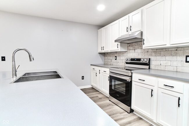 Building Photo - 730 N East St