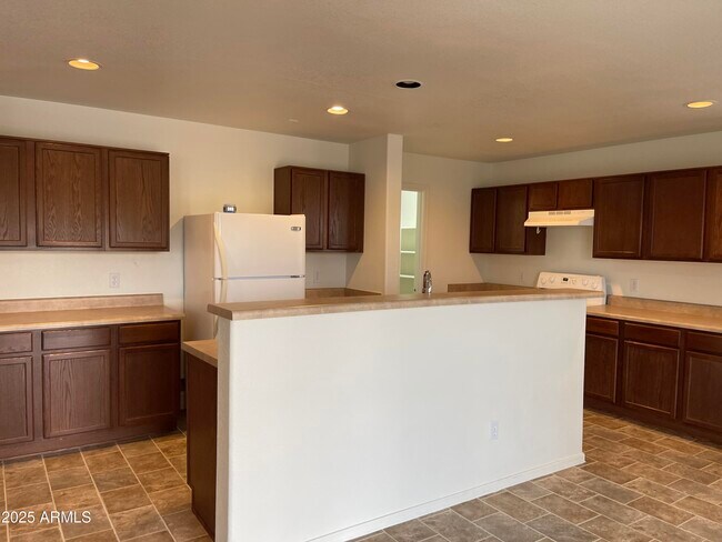 Building Photo - 800 E Cowboy Cove Trail