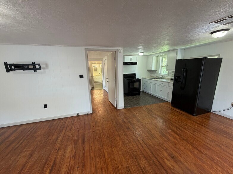 Building Photo - 108 Miller Ave