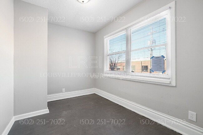 Building Photo - 2424 Rowan St