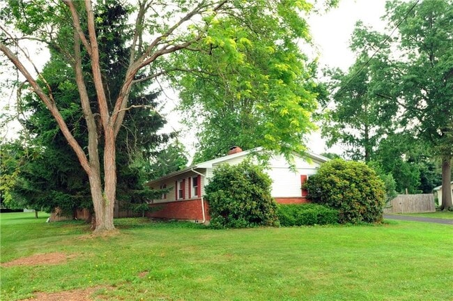 Building Photo - 15 Green Valley Dr