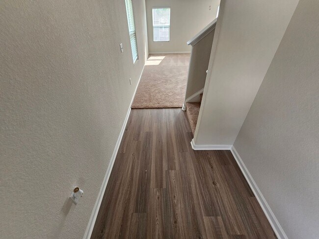 Building Photo - Like New 3BR Home Minutes from the Airport