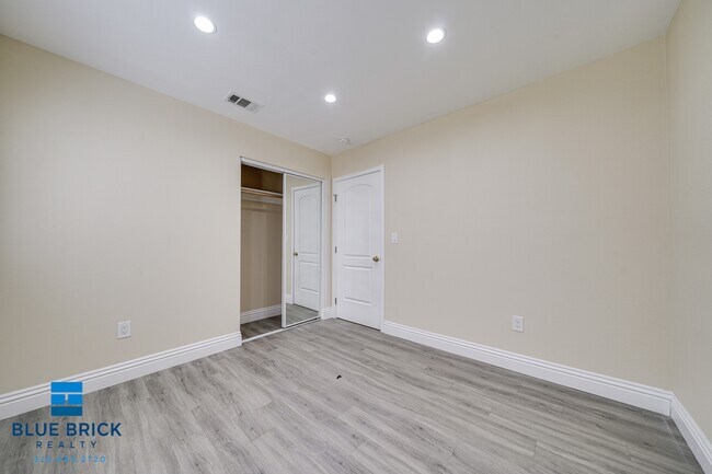 Building Photo - 2724-2724 Lanfranco St