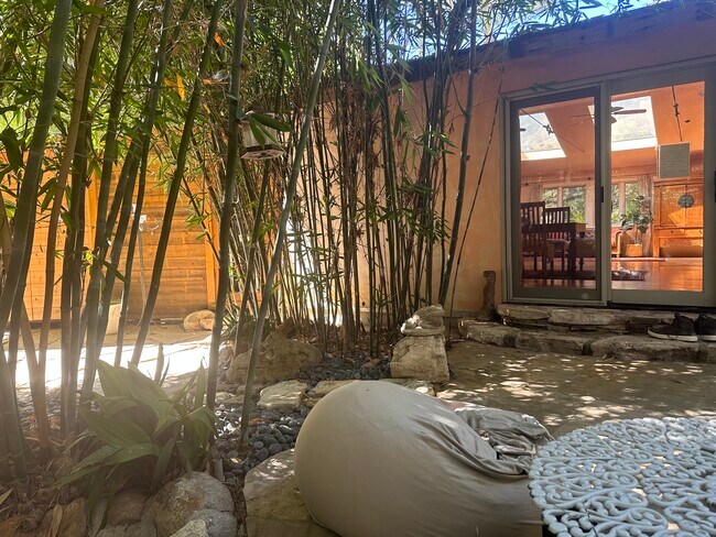 Building Photo - 2376 Old Topanga Canyon Rd