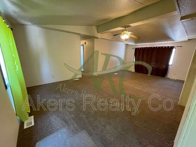 Building Photo - 965 S Blueridge Dr