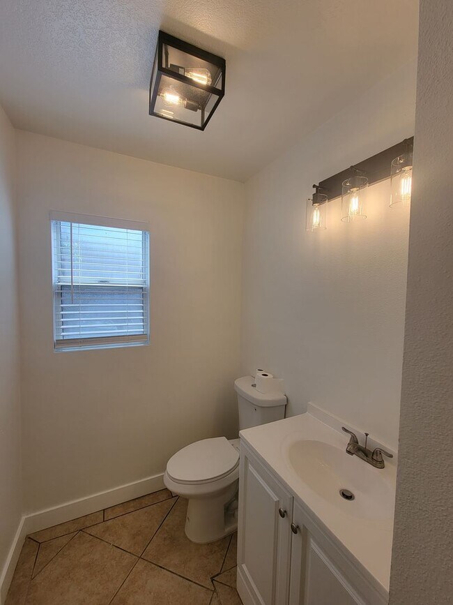 Building Photo - Gorgeous Paloma Del Sol Home - Newer paint...