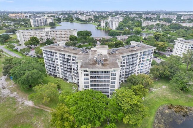 Building Photo - 3090 N Course Dr