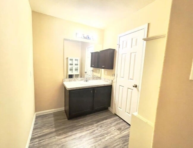 Building Photo - 16666 E Hammon