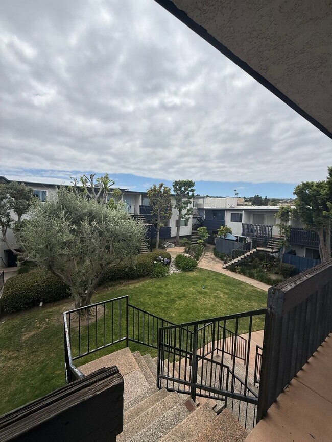 Building Photo - Remodeled 2 Bed, 2 Bath Condo in Quiet Gated Lomita Community