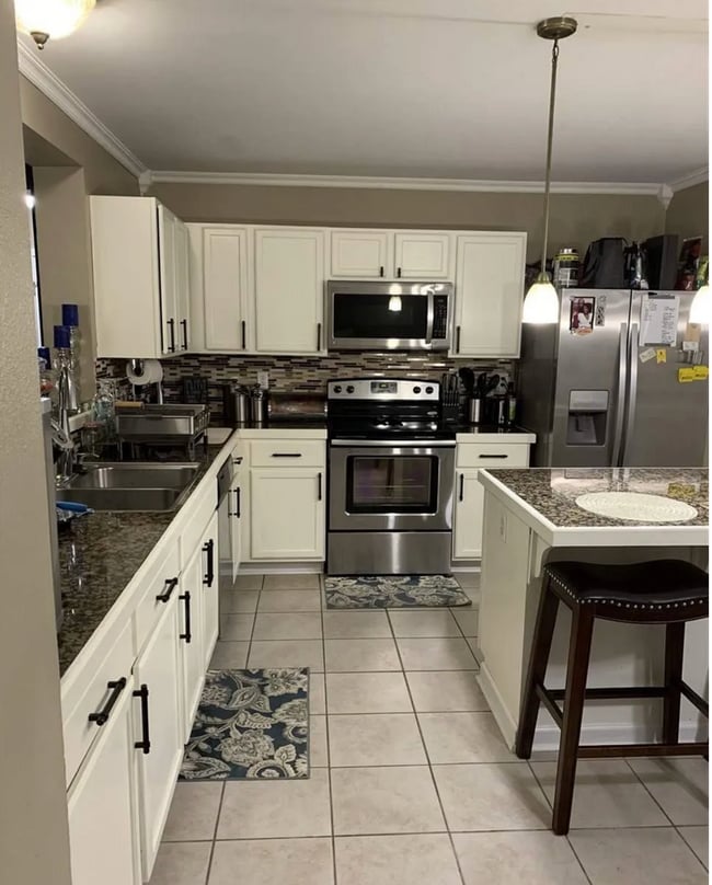 Building Photo - Luxurious 3 bedroom 2 bath home in the Hea...