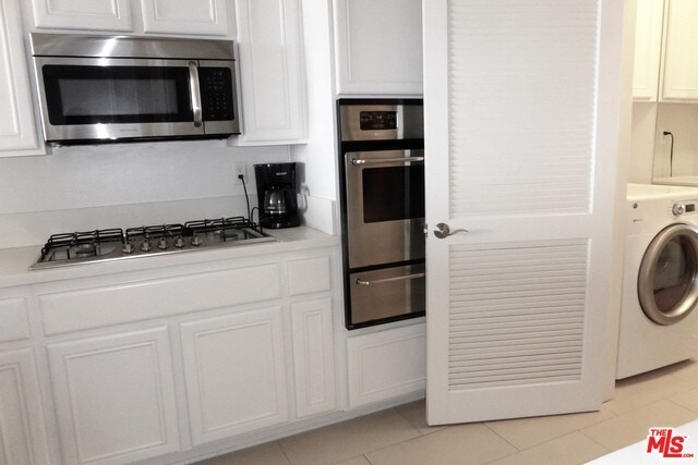 Building Photo - 1211 Sunset Plaza Dr