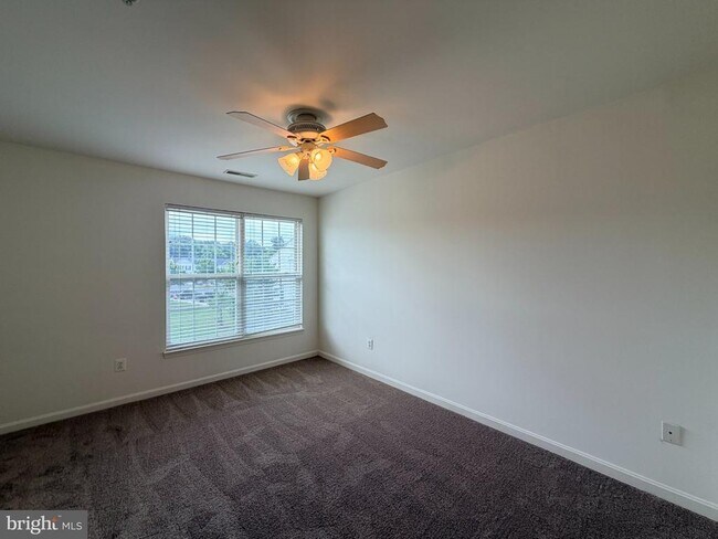 Building Photo - 125 Hidden Hill Cir