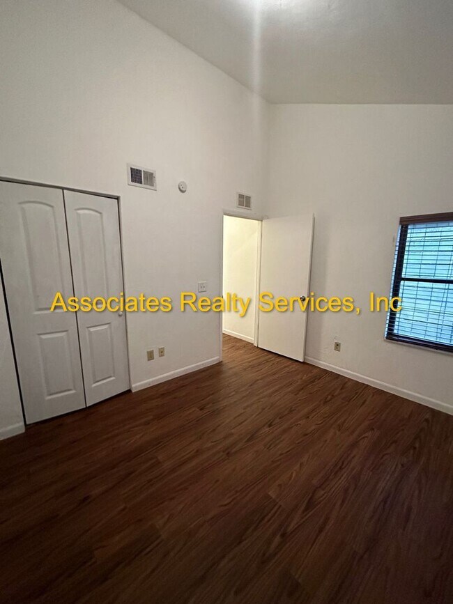 Building Photo - Charming 2 Bedroom, 2 Bath Home Near Veteran’s Park – A Must See!