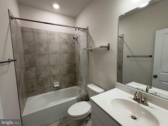 Building Photo - 139 Rubens Dr