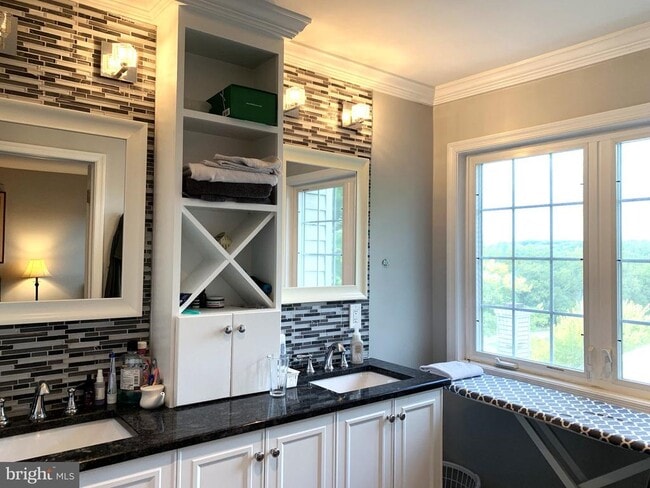 Building Photo - 11 Cabot Dr