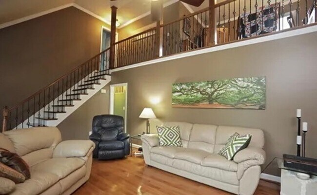 Building Photo - 4701 Shenandoah Dr