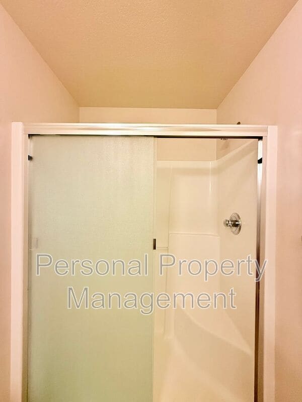 Building Photo - 13024 NE 26th St