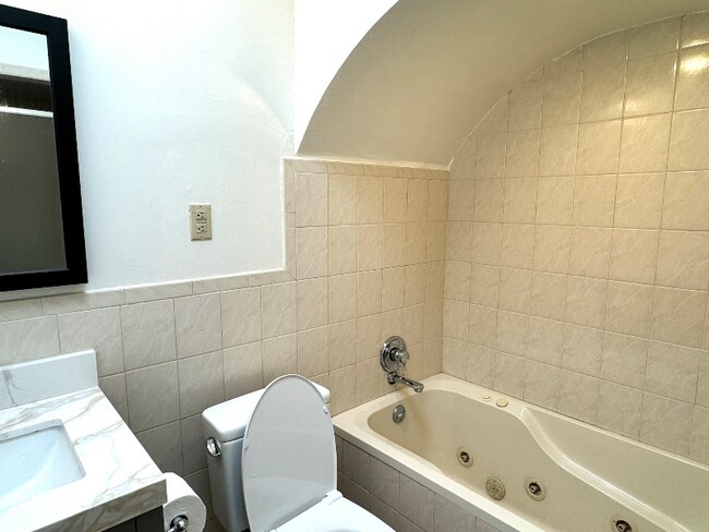 Building Photo - 2626 Moraga St