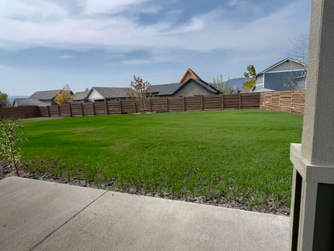 Building Photo - Gorgeous Silverbrook Home