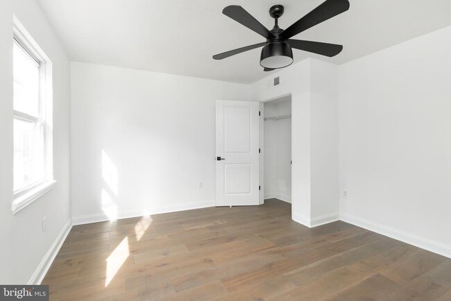 Building Photo - 1830 Montrose St