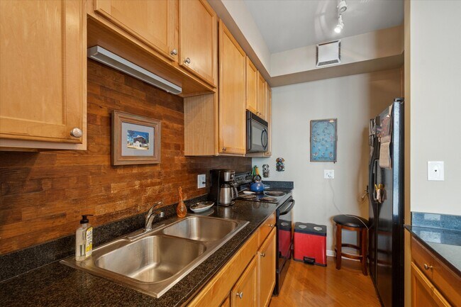 Building Photo - 435 W Erie St