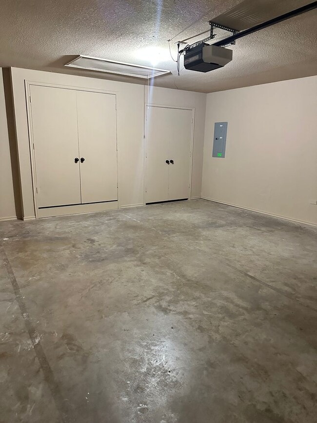 Building Photo - Beautiful home located in the Waterstone area! NO PETS!