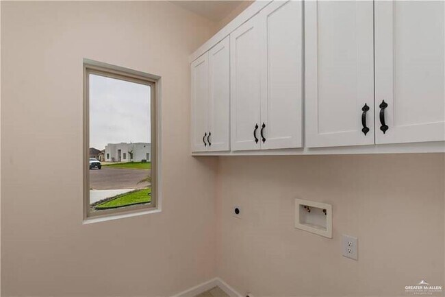 Building Photo - 2600 Vivien Dr