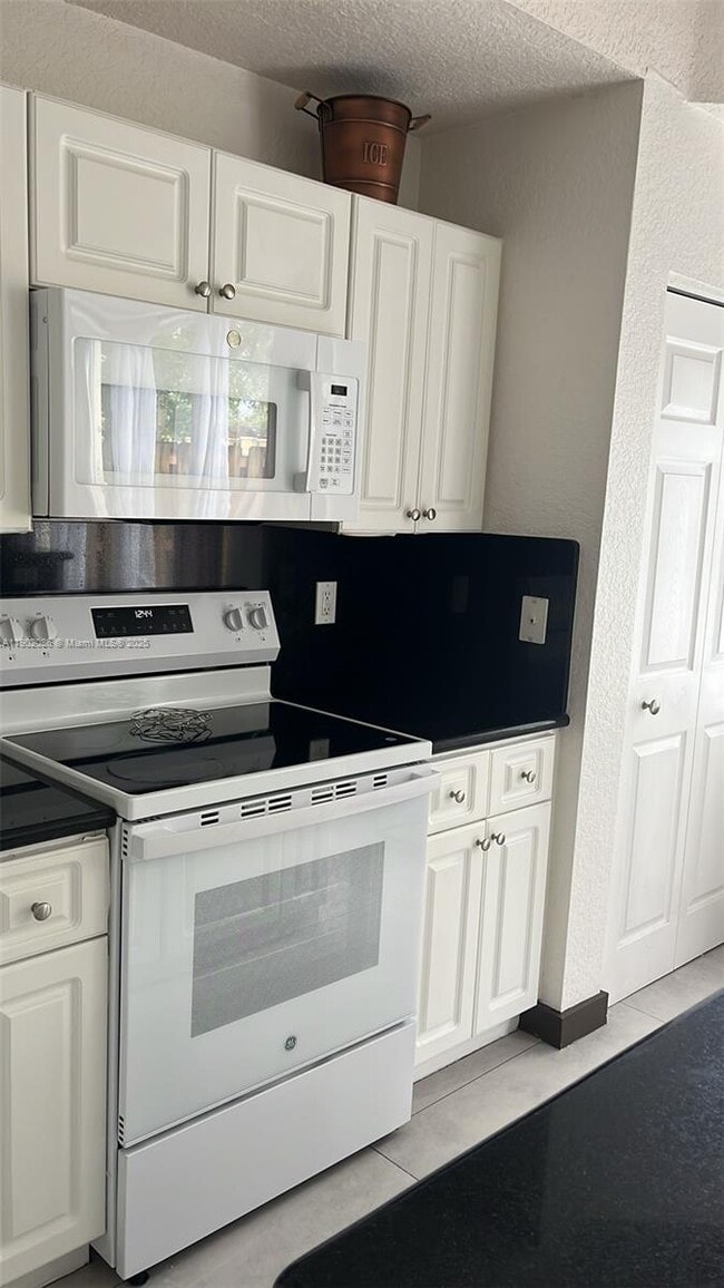 Building Photo - 4932 Tradewinds Ter