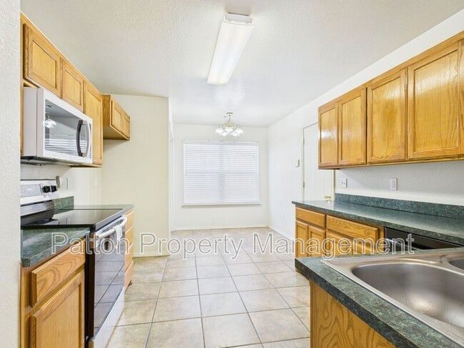 Building Photo - 1111 Pikes Peak Dr