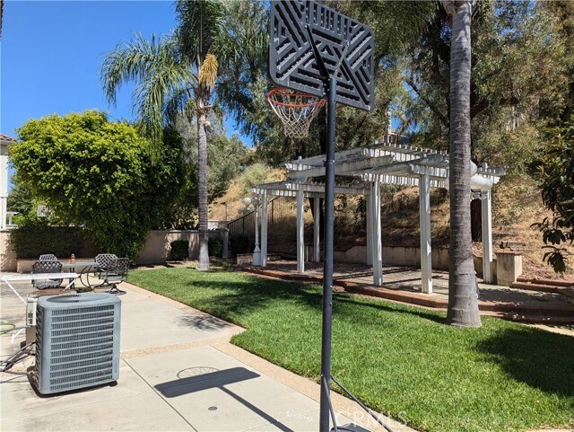 Building Photo - 18536 Vantage Pointe Dr