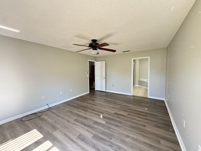 Building Photo - Split Floor plan 3/2 in Poinciana