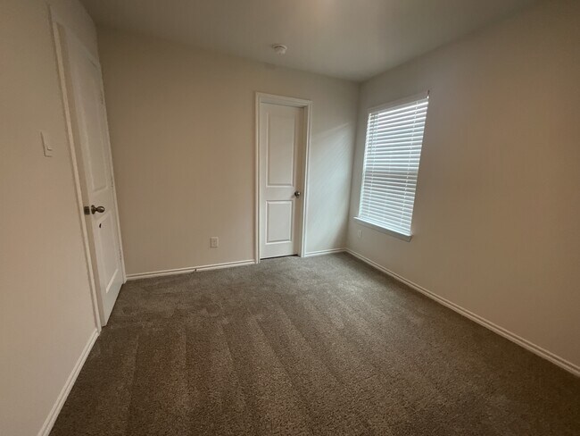 Building Photo - 490 Burnett Trail