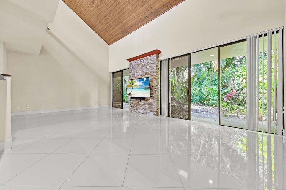 Building Photo - 790 Saint Albans Dr