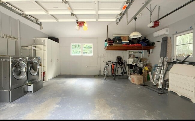 Building Photo - 1010 Placetas Ave