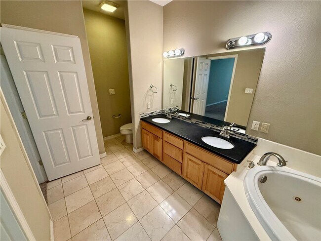 Building Photo - 4214 N Meadow View Dr