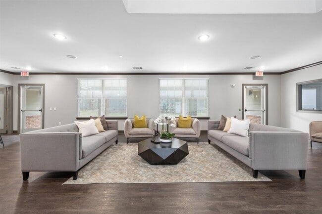 Building Photo - 4101 5th Ave