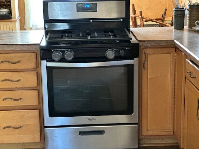 Stove - 5716 40th Ave