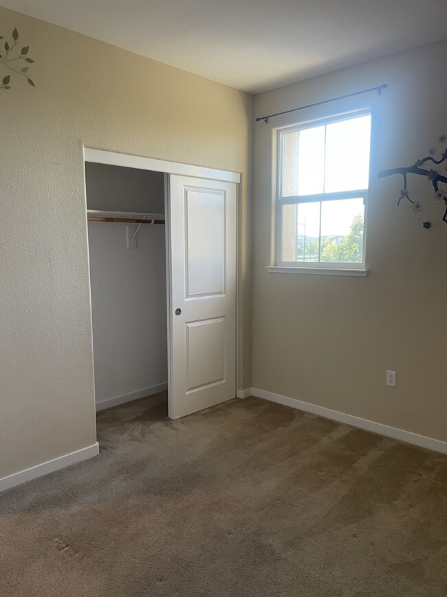 Building Photo - 1312 Academy Dr