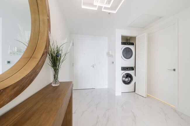 Building Photo - 300 Sunny Isles Blvd