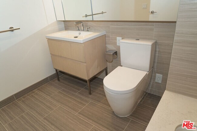 Building Photo - 877 Francisco St