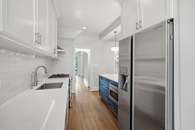 Building Photo - Glover Park Townhome | 4 Bed | 3.5 Bath | 2,500 Sf | Large Front Porch & Fenced-In Backyard w/ Deck